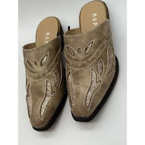 ROPER WOMENS SNIP TOE BEIGE OPEN BACK MULES. Size 9. Barely Worn.
